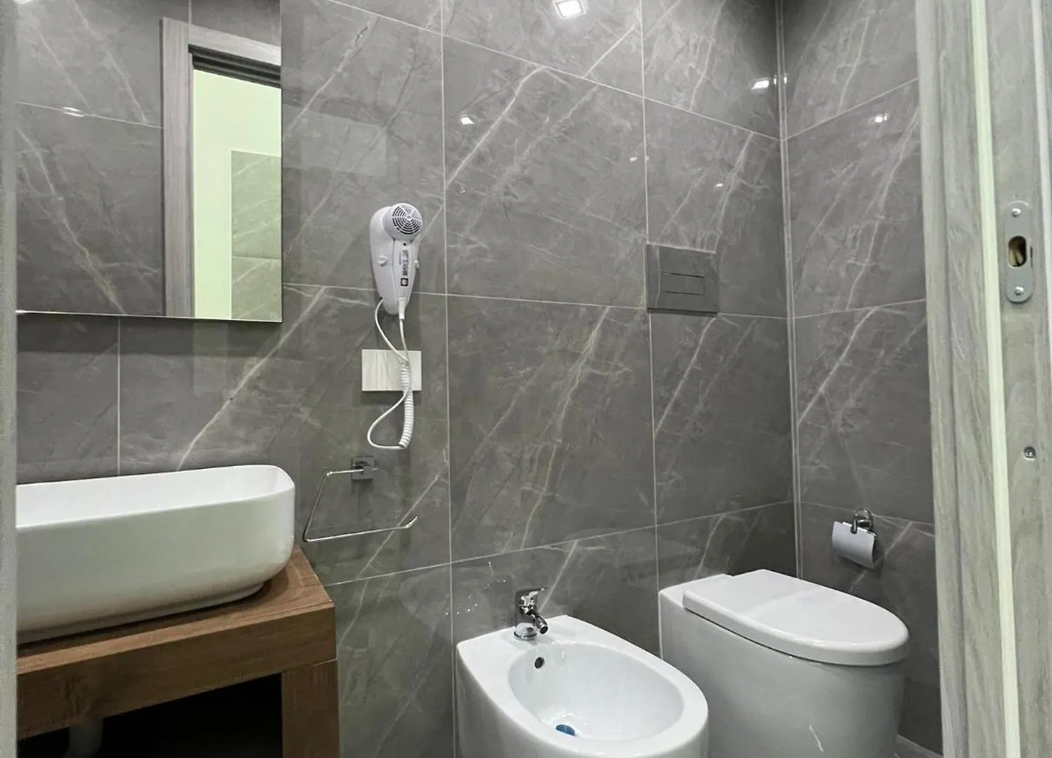 Napoli Centro-La Casa Di Salvatore Apartment